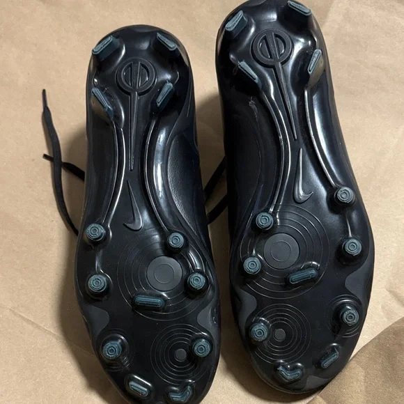 Nike Black Men's Athletic Cleats - Picture 4 of 5